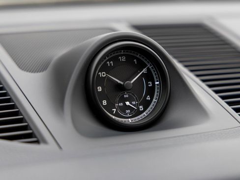 Certified 2025 Porsche Macan image 30