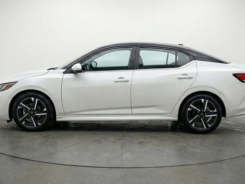 Used 2025 Nissan Sentra SV image 5
