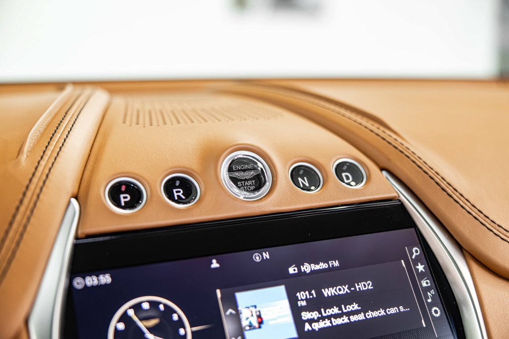 Used 2021 Aston Martin DBX AWD/4WD image 28
