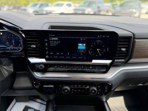 Used 2023 Chevrolet Silverado 1500 High Country w/ Technology Package image 11