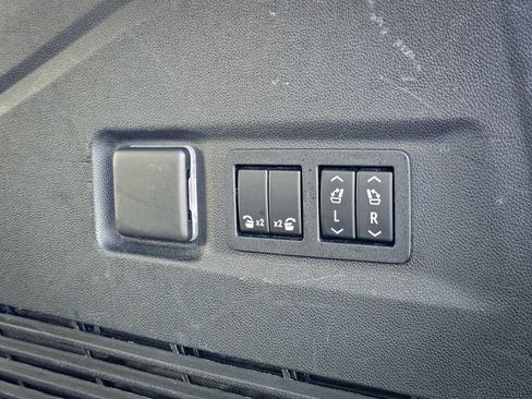 Used 2021 GMC Yukon XL AT4 w/ AT4 Premium Plus Package AWD/4WD image 39