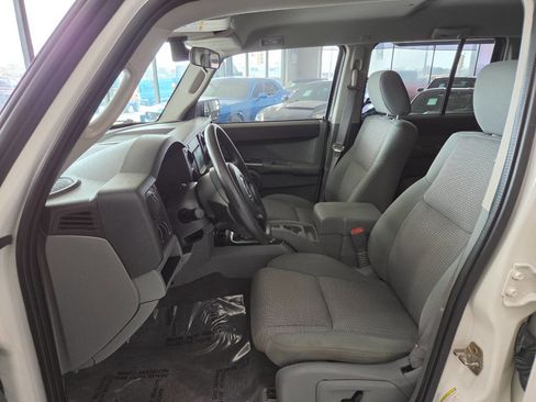 Used 2007 Jeep Commander Sport RWD image 14