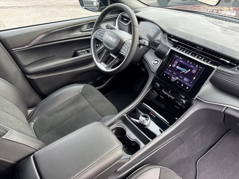 New 2025 Jeep Grand Cherokee L Altitude image 32