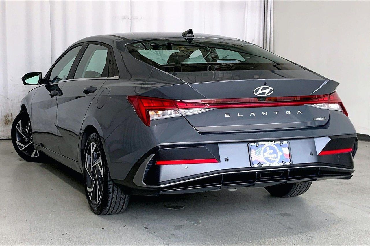 Used 2024 Hyundai Elantra Limited FWD image 10