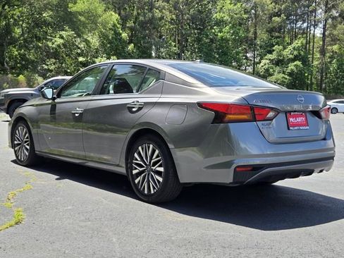 Used 2025 Nissan Altima 2.5 SV FWD image 3