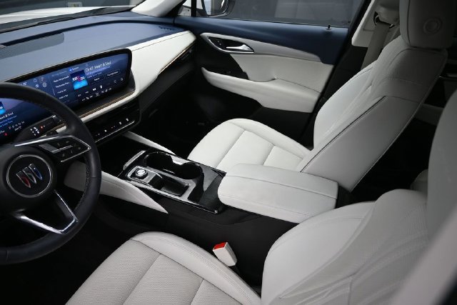 Used 2025 Buick Envision Avenir AWD/4WD image 16