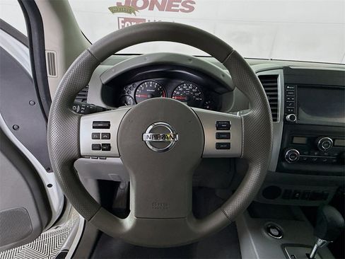 Certified 2020 Nissan Frontier SV w/ Midnight Edition Floor Mats image 22