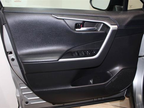 Used 2021 Toyota RAV4 XSE AWD/4WD image 31