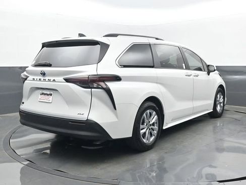Used 2025 Toyota Sienna XLE w/ XLE Plus Package image 22