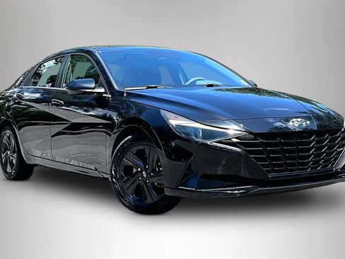 Used 2022 Hyundai Elantra SEL FWD image 2