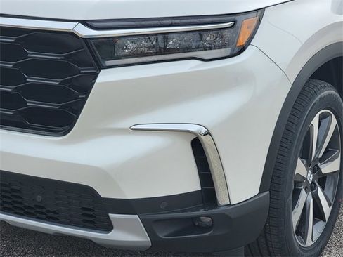 New 2025 Honda Pilot Touring image 10