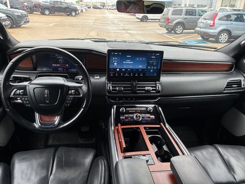 Used 2022 Lincoln Navigator Reserve AWD/4WD image 12