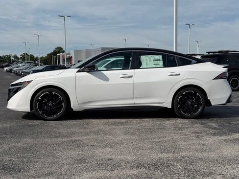 New 2026 Nissan Sentra SR w/ SR Premium Package FWD image 7