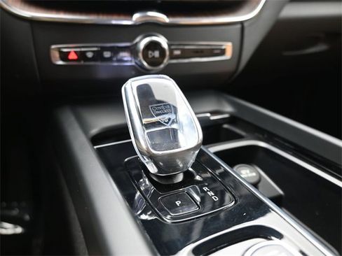 Used 2023 Volvo XC60 B6 Ultimate w/ Climate Package image 12