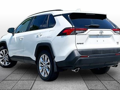 Used 2021 Toyota RAV4 XLE Premium AWD/4WD image 5
