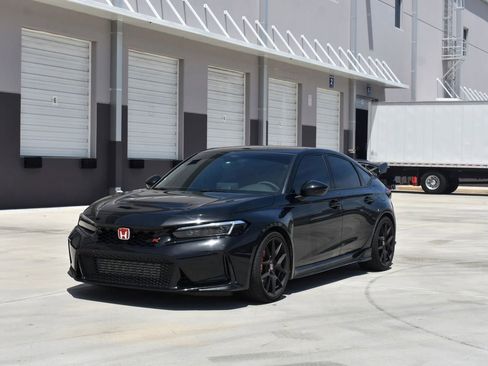Used 2024 Honda Civic Type R image 2