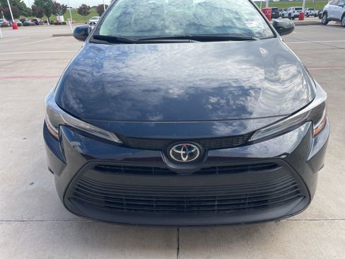 Used 2025 Toyota Corolla LE FWD image 2