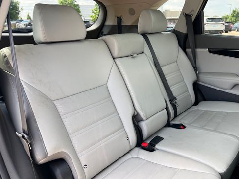Used 2019 Kia Sorento SX w/ SX Touring Package AWD/4WD image 16