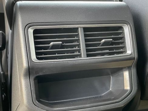 Used 2025 Volkswagen Atlas Cross Sport SE image 24