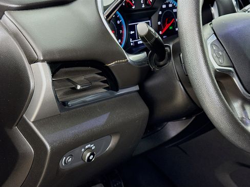 Used 2020 Chevrolet Traverse LS image 10