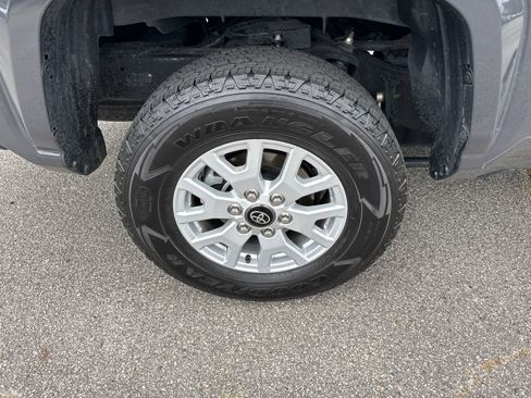 Used 2024 Toyota Tacoma SR5 AWD/4WD image 17