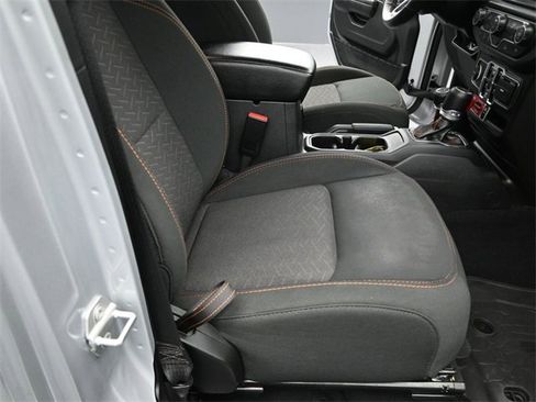 Used 2023 Jeep Gladiator Mojave image 17