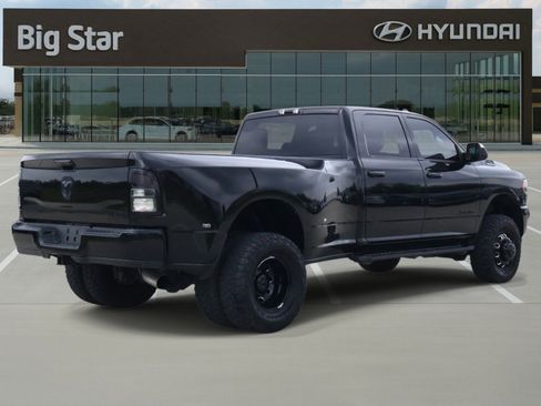 Used 2021 RAM 3500 Big Horn w/ Night Edition AWD/4WD image 4