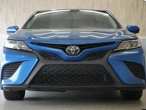 Used 2018 Toyota Camry SE image 4