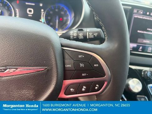 Used 2024 Chrysler Pacifica Touring-L FWD image 18