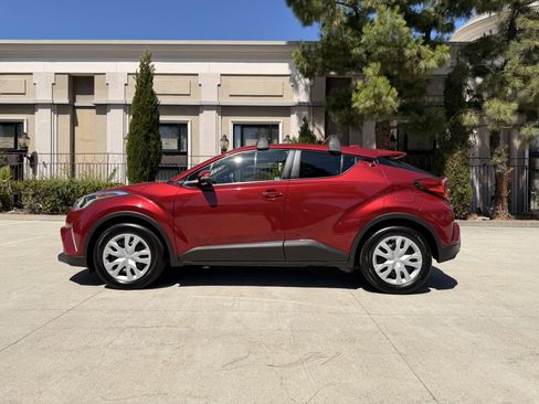 Used 2019 Toyota C-HR LE FWD image 5