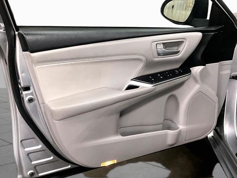 Used 2017 Toyota Camry XLE FWD image 22