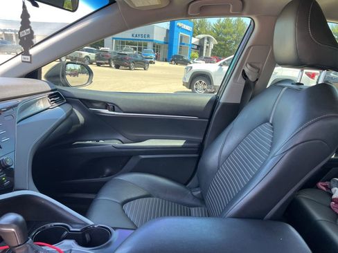 Used 2019 Toyota Camry SE w/ Carpet Mat Package FWD image 23
