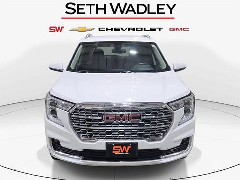 Used 2024 GMC Terrain Denali image 2