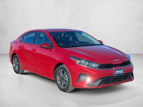 Used 2024 Kia Forte LXS image 3