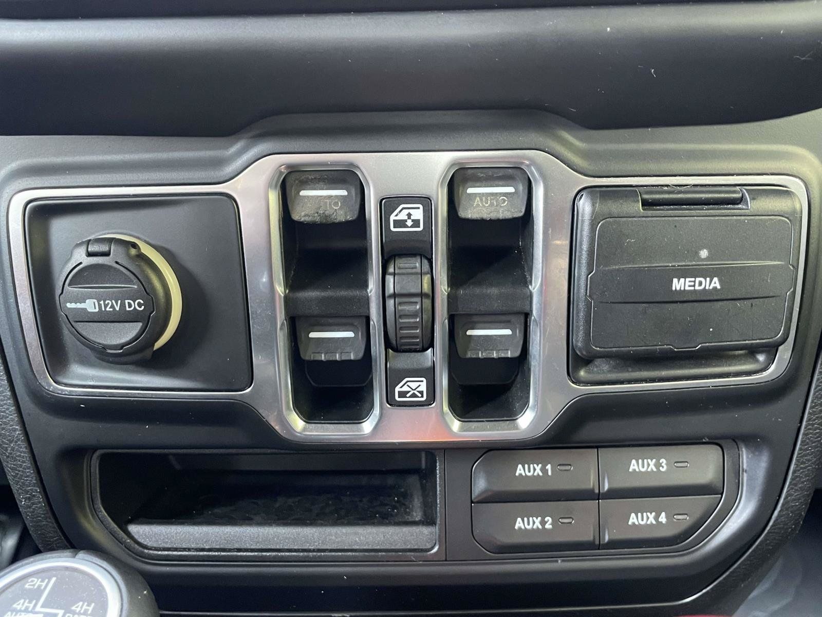 Used 2019 Jeep Wrangler Unlimited Sahara AWD/4WD image 30