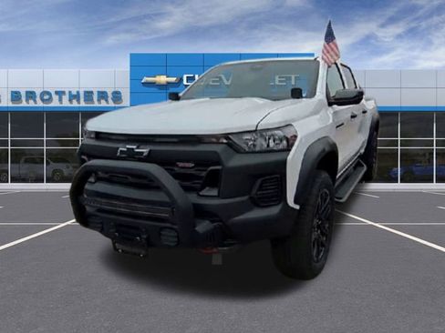 New 2025 Chevrolet Colorado Trail Boss w/ Off-Road Front Bumper Package image 4