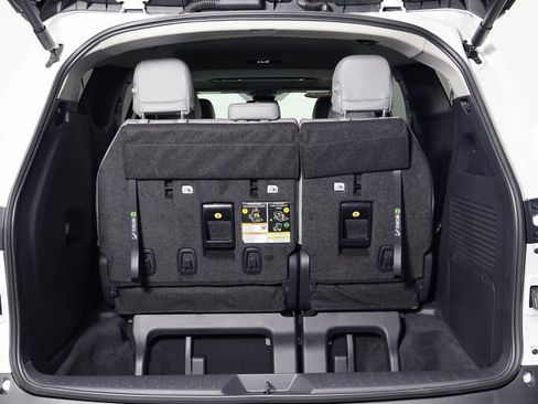 Used 2026 Toyota Sienna XLE FWD image 15