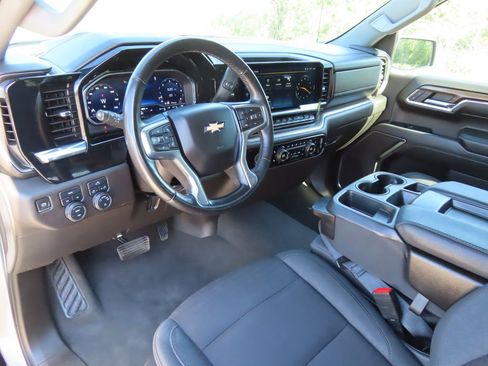 Used 2023 Chevrolet Silverado 1500 LT w/ Protection Package AWD/4WD image 4