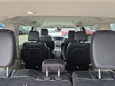 Used 2024 Chrysler Pacifica Touring-L FWD image 98