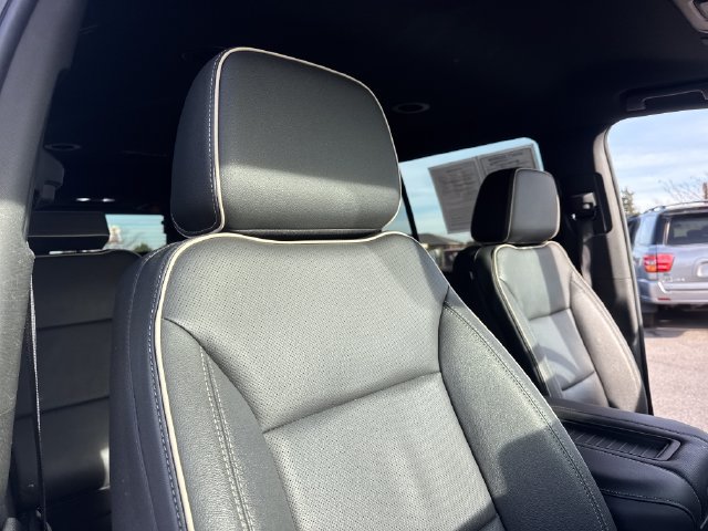 Used 2024 GMC Yukon SLT w/ SLT Luxury Package AWD/4WD image 23