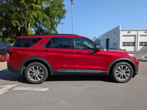 Used 2023 Ford Explorer XLT w/ Equipment Group 202A RWD image 2