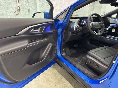 New 2026 Chevrolet Equinox EV LT image 12