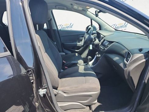 Used 2022 Chevrolet Trax LS w/ Tint and Cruise Package AWD/4WD image 13