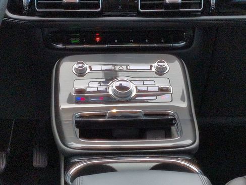 Certified 2023 Lincoln Nautilus AWD w/ Premium Package image 19