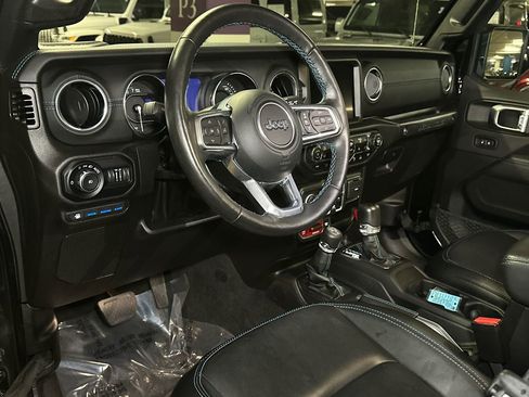 Used 2022 Jeep Wrangler Unlimited Rubicon 4xe w/ Cold Weather Group AWD/4WD image 17