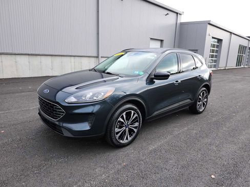 Used 2022 Ford Escape SE w/ SE Sport Appearance Package image 1