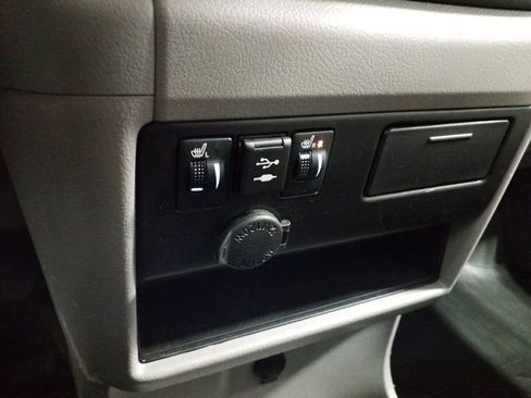 Used 2020 Toyota Sienna XLE image 9