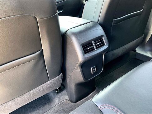 Used 2024 Chevrolet Equinox RS FWD image 33