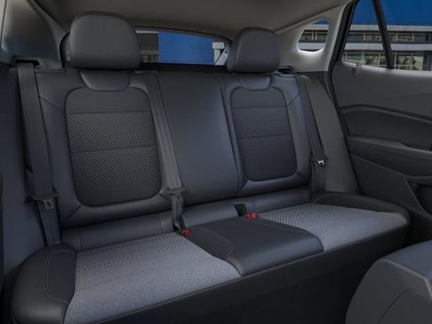 New 2026 Chevrolet Trax LT w/ Sunroof Package FWD image 17