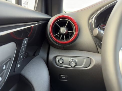 Used 2025 Chevrolet Blazer RS w/ Enhanced Convenience Package image 19